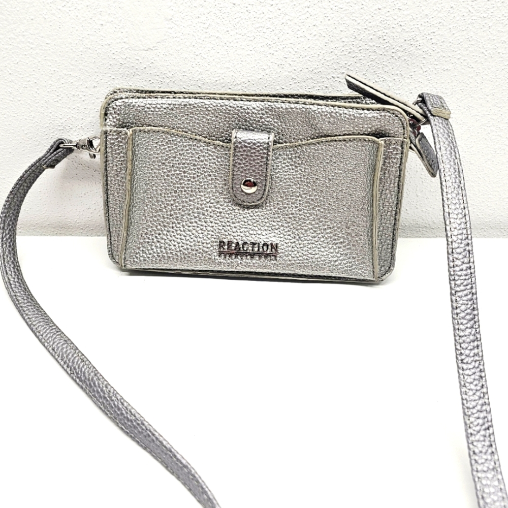 Kenneth Cole Reaction KN1868 Alpine Mini Cross Body Bag Silver